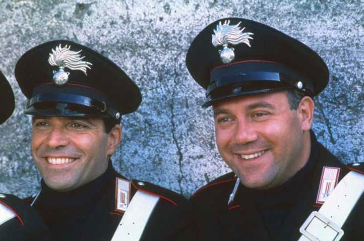Indimenticabile l'interpretazione di due simpatici rappresentanti dell'arma più amata dagli italiani Enrico Montesano e Carlo Verdone nel film "I due carabinieri".